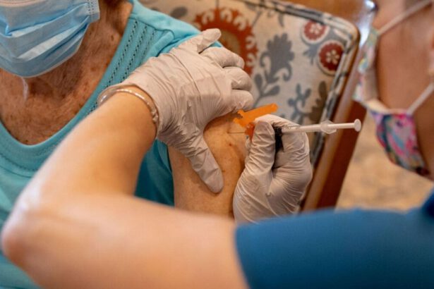 Donna di 75 anni muore dopo la terza dose di Pfizer. La famiglia chiede l'autopsia 12