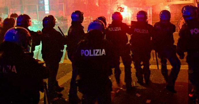 Mini lockdown, proteste e scontri in tutta Italia: Napoli, Milano e Torino sotto assedio 5