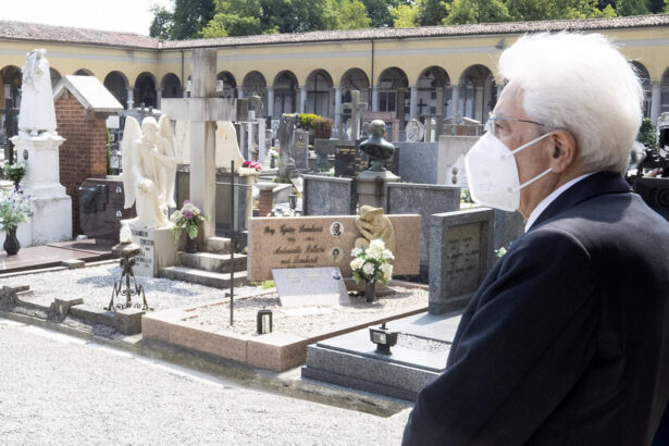 Il sindaco di Codogno: “Negazionisti Covid? Vengano a vedere il nostro cimitero” 19
