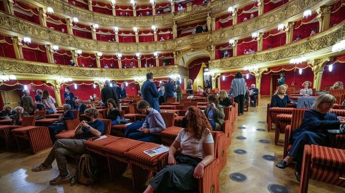 Nuovo decreto Covid: in zona gialla riaprono teatri, cinema musei e negozi