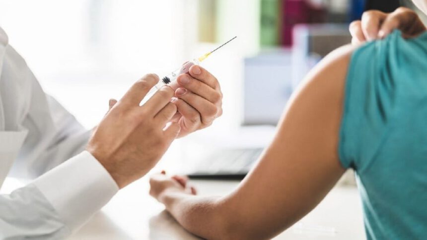 Nuovo piano vaccinale: ecco le 5 fasce prioritarie e chi potrà somministrare il farmaco 1