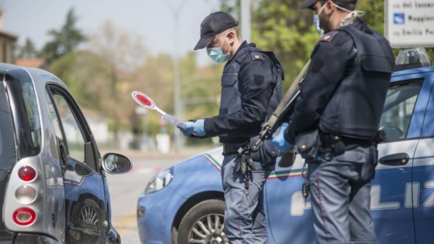 Obbligo vaccinale per le forze dell'ordine, il Viminale: "Sospensione per chi rifiuta" 2 Obbligo vaccinale per le forze dell'ordine, il Viminale: "Sospensione per chi rifiuta" 1