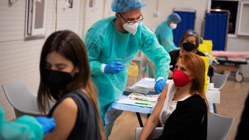 Vaccino per i lavoratori, scatta l'obbligo per gli over 50: multe da 600 a 1500 euro 3 obbligo vaccino_