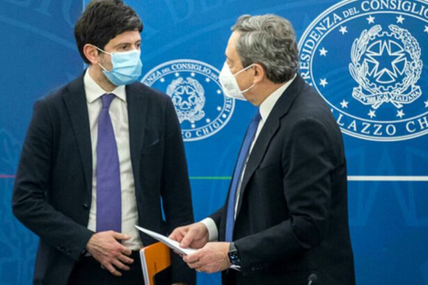 Vaccino per i lavoratori, scatta l'obbligo per gli over 50: multe da 600 a 1500 euro 7