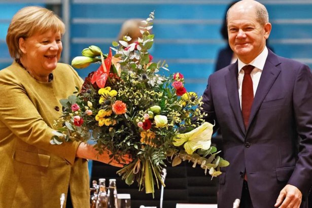 Olaf Scholz è il nuovo cancelliere tedesco: finisce l'era Merkel dopo 16 anni 14
