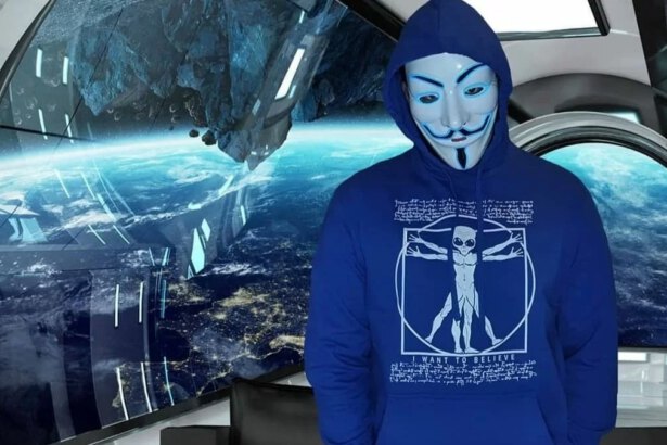 Chi è Omega Click, l'uomo mascherato di YouTube che parla di contatti alieni 19