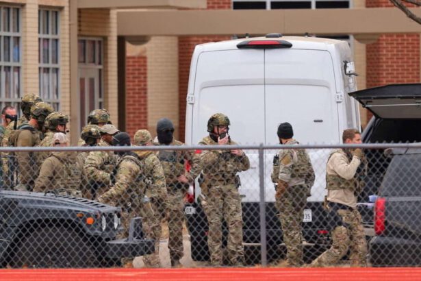 Texas, liberati ostaggi barricati in sinagoga e morto il sequestratore 10
