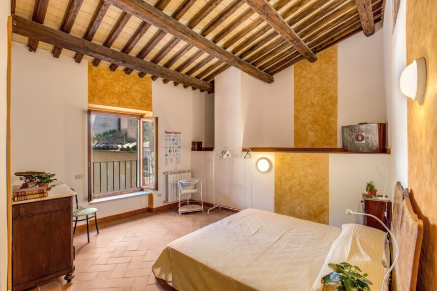 L'ostello ecosostenibile: "Soggiorni gratis se hai un'auto elettrica" 1