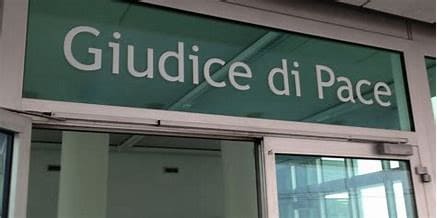 Multato per violazione del coprifuoco, il giudice annulla la sanzione: "È incostituzionale" 4 Multa per coprifuoco violato: ricorso da parte dello studente