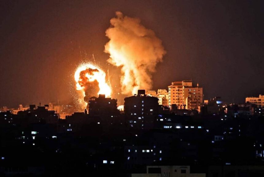 Terrore a Gaza, attacco missilistico di Israele sulla Palestina: 24 morti e 700 feriti 2 Terrore a Gaza, attacco missilistico di Israele sulla Palestina: 24 morti e 700 feriti 1