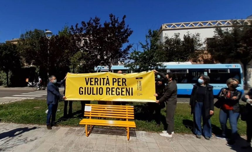 Lecce inaugura una panchina gialla in memoria di Regeni: slitta intanto al 25 maggio la prima udienza 1
