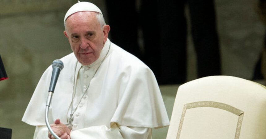 Papa Francesco, sì alle unioni civili: "Le persone omosessuali hanno diritto a una famiglia" 1