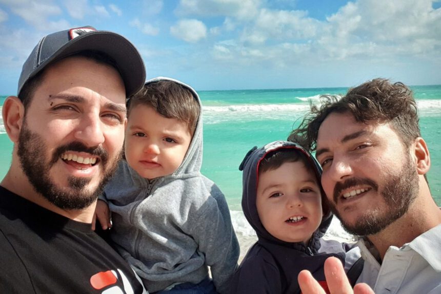 “Non siamo diversi dalle altre mamme e papà”, Christian e Carlo si raccontano 1