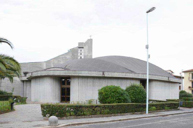 Prato, arrestato parroco per spaccio: organizzava festini hard e pagava la droga con le offerte 3 Parroco arrestato per spaccio: ad agosto l'arresto del complice. Droga acquistata con le offerte