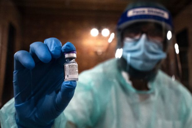 Mano criminale sui vaccini, lotti contraffatti in Messico e Polonia: "Persone iniettate con acqua distillata" 15