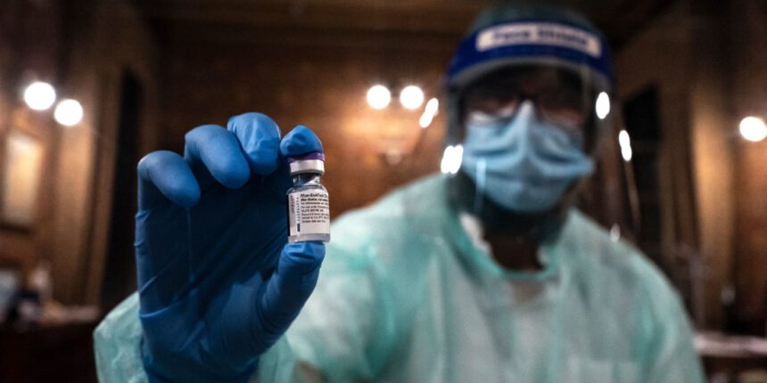 Mano criminale sui vaccini, lotti contraffatti in Messico e Polonia: "Persone iniettate con acqua distillata" 2 Mano criminale sui vaccini, lotti contraffatti in Messico e Polonia: "Persone iniettate con acqua distillata" 1