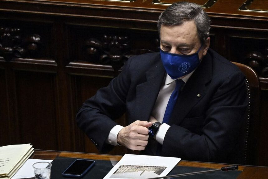 Piano vaccini, ora Draghi fa la voce grossa con le Regioni: "Serve una strategia coordinata" 1