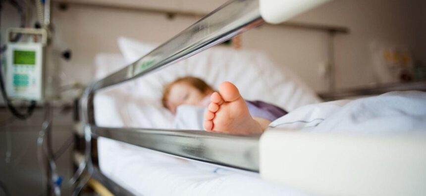 “Non sento più dolore”: il bimbo caduto nel fiume si sveglia dal coma 1