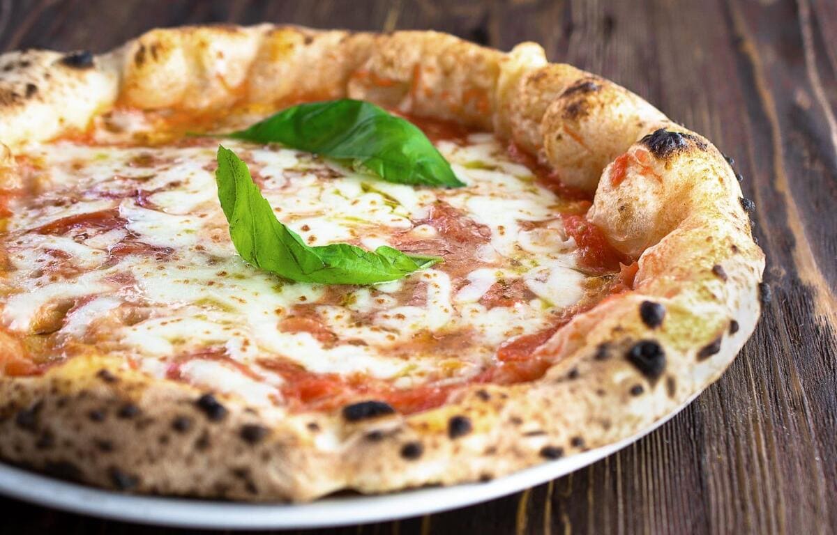 Auguri Pizza Margherita. Iervolino: "Lo sfizio del ricco, il pasto del povero. Oggi un lusso per molti" 17