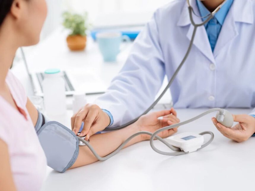 Pressione alta, va abbassata subito non "troppo". Il nuovo studio 2 Pressione alta, va abbassata subito non "troppo". Il nuovo studio 1