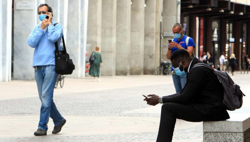 I nostri telefonini ascoltano ciò che diciamo? Il Garante della privacy avvia un'indagine 2 I nostri telefonini ascoltano ciò che diciamo? Il Garante della privacy avvia un'indagine 1