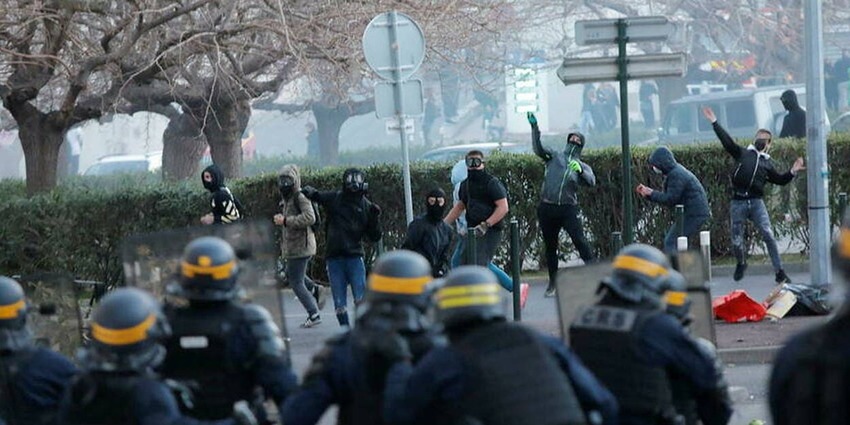 Continuano le proteste in Corsica a favore di Yvan Colonna: interviene il Governo 3 Proteste in Corsica dopo il tentato omicidio di Yvan Colonna