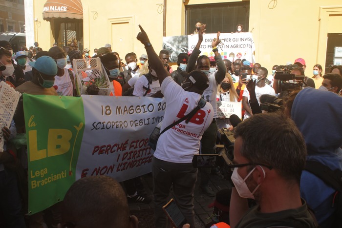 Sciopero Lega Braccianti a Montecitorio: "Libertà e diritti per noi invisibili" 11