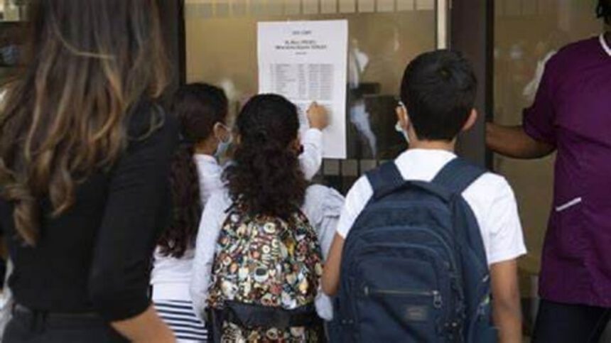 Francia: sciopero insegti contro la gestione Covid della scuola 1