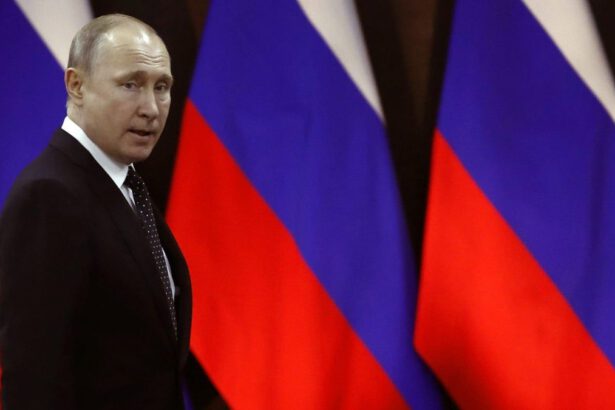 Economia russa in ginocchio: rublo giù in picchiata (-30%) 6