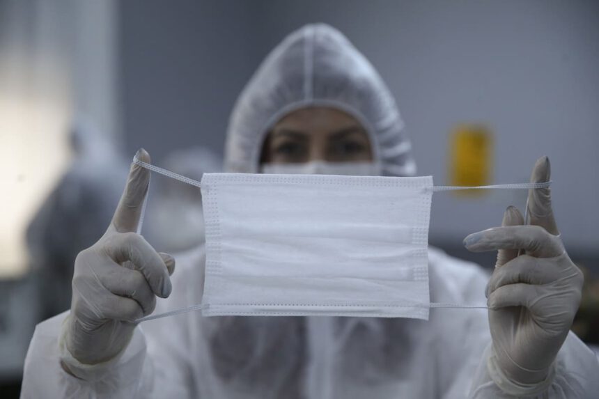 400 tonnellate di mascherine al giorno. Ecco quanto pesa il Covid sull’ambiente 1