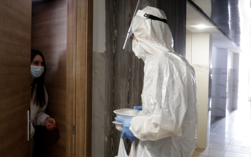 Quarantena, nuove regole e durata. Tutte le decisioni del Cdm: "100mila casi in 24 ore" 2 Quarantena, nuove regole e durata. Tutte le decisioni del Cdm: "100mila casi in 24 ore" 1