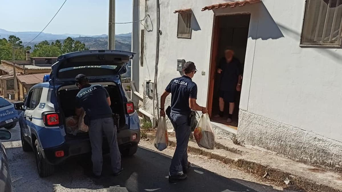Anziano chiede aiuto alla Polizia: "Sono solo e non mangio da giorni" 17