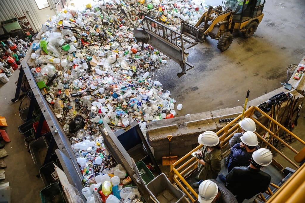 Rapporto Rifiuti Urbani 2020, gli italiani producono meno rifiuti e riciclano di più 21