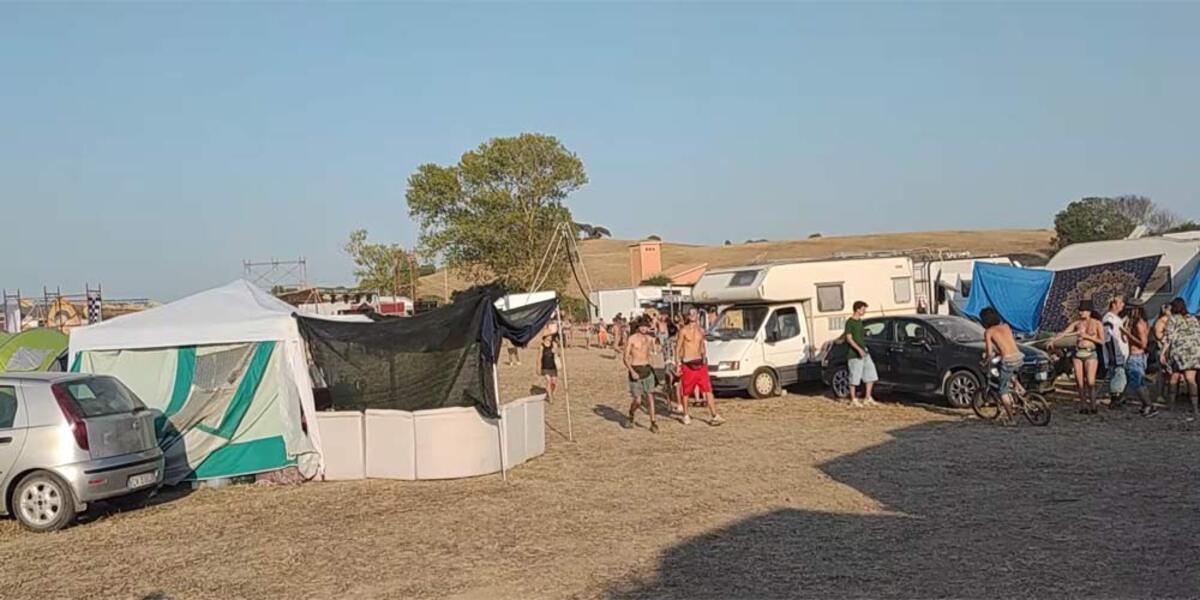 Dietro il rave organizzatori francesi: "Qui non puniti". "Ketamina 5 euro, Lsd 10": il mercatino nel rave di Viterbo 19