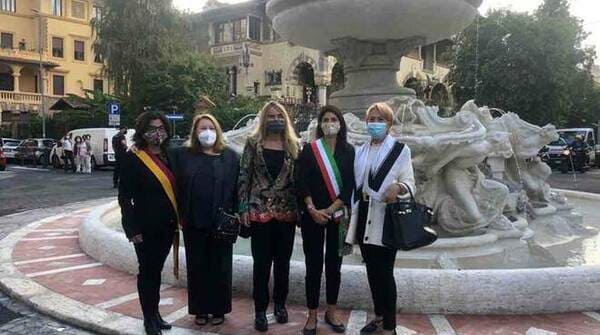 Roma, ragazzo entra con il motorino nella Fontana delle Rane al Coppedé 3