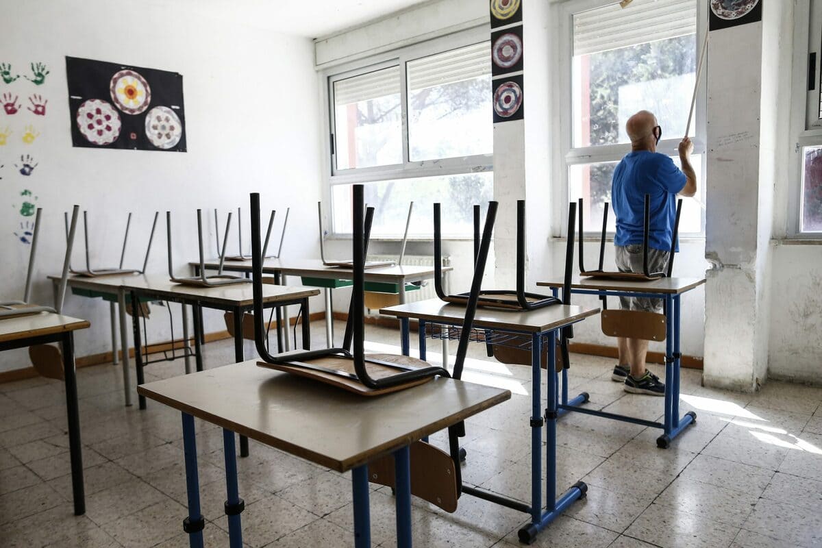 Riapertura scuole, l'appello di virologi, presidi e sindacati: “Rischio troppo elevato” 15