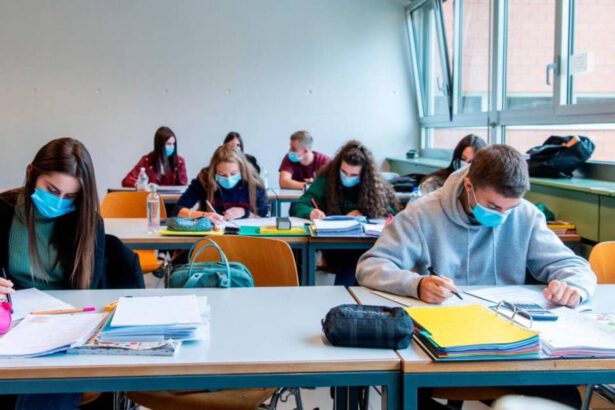 Covid-19, aumentano i casi tra i più piccoli e le scuole chiudono: ecco come va il rientro in aula 5