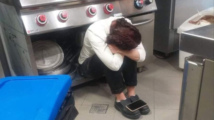 Zona rossa, una ristoratrice in ginocchio: “Sono senza lacrime, senza forze e dignità” 2 Zona rossa, una ristoratrice in ginocchio: “Sono senza lacrime, senza forze e dignità” 1