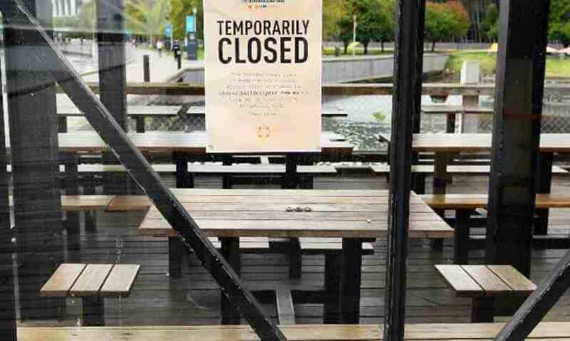 Zona rossa, una ristoratrice in ginocchio: “Sono senza lacrime, senza forze e dignità” 3 ristoratrice in ginocchio_chiusura