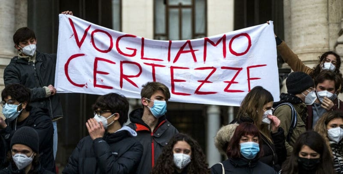 Roma, licei in protesta: si sciopera per un “rientro a scuola in sicurezza” 13