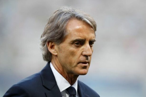 Roberto Mancini positivo al Covid. Il Ct della Nazionale è asintomatico 15