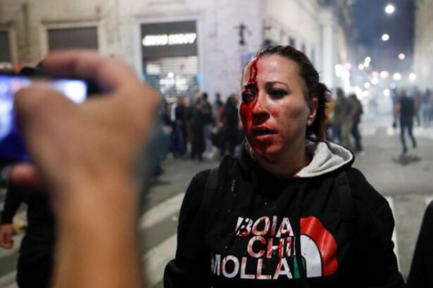 Roma assaltata da No Vax e neofascisti, Pd: "Sciogliere Forza Nuova". Ora si teme l'escalation 10