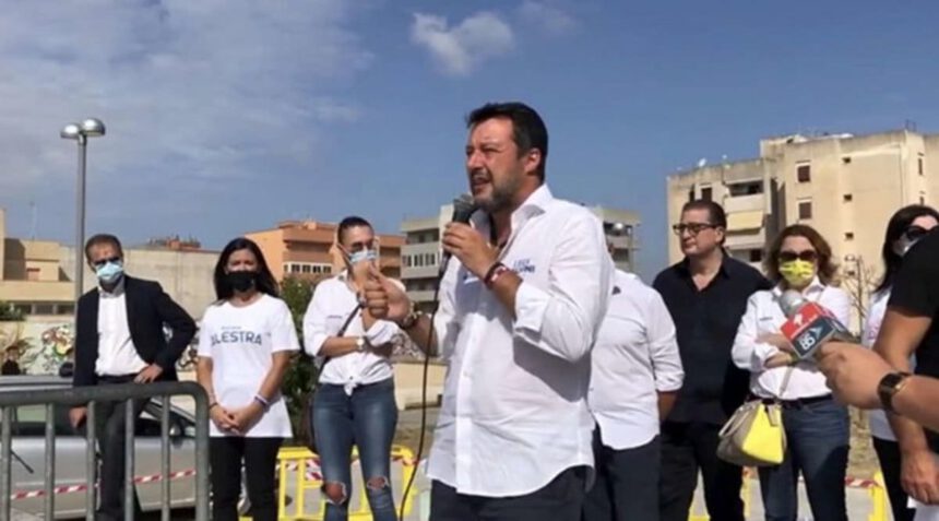 Matteo Salvini aggredito da una donna a Pontassieve: "Nessuno mi fermerà" 2 Matteo Salvini aggredito da una donna a Pontassieve: "Nessuno mi fermerà" 1