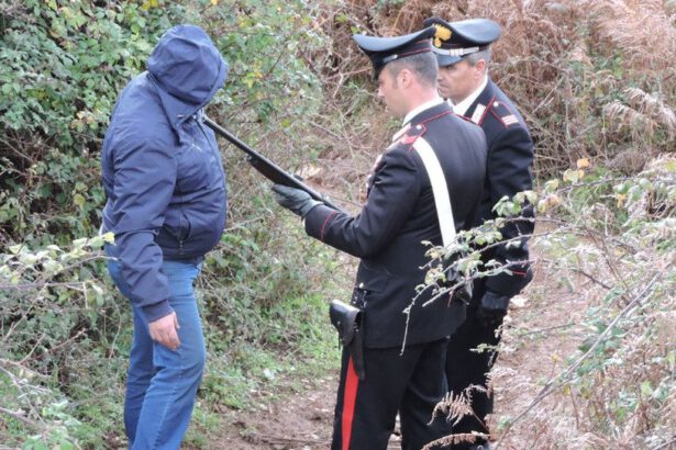 Cacciatore scambia l'amico per un animale: 42enne ucciso a fucilate davanti al padre 18