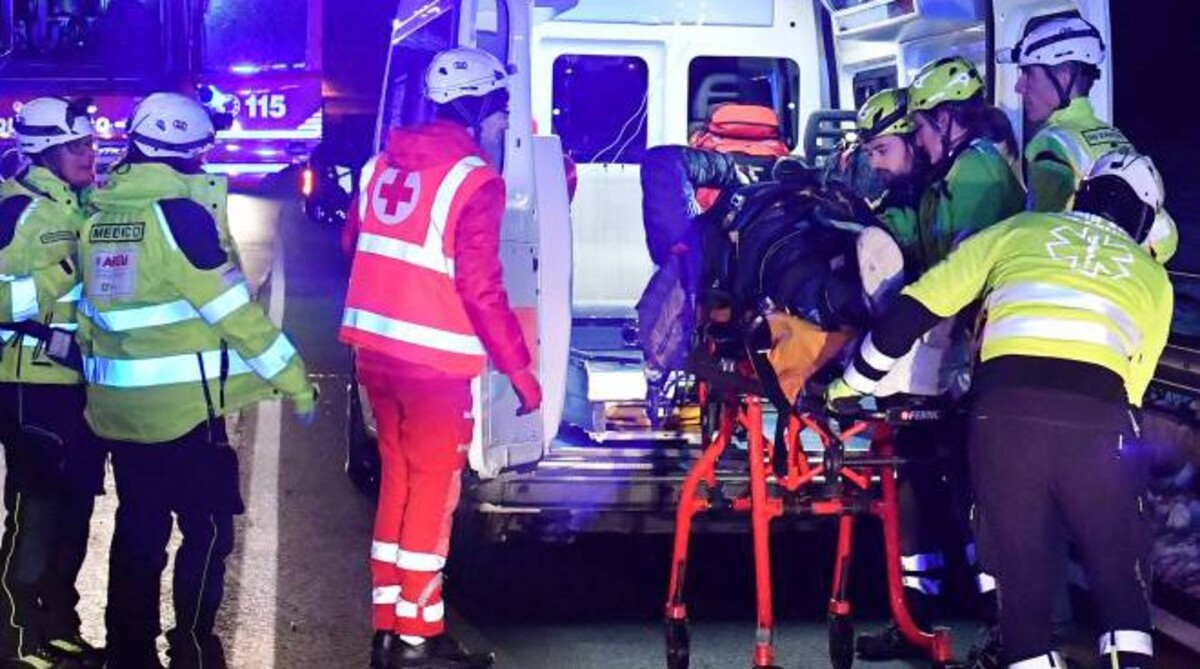 Roma, schianto contro un albero all'alba: morte sorelle di 19 e 23 anni 17