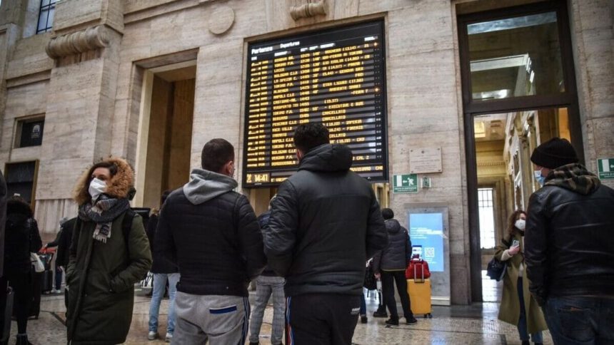Sciopero lunedì 11 ottobre in tutta Italia, disagi nei trasporti e nelle scuole 2 Sciopero lunedì 11 ottobre in tutta Italia, disagi nei trasporti e nelle scuole 1