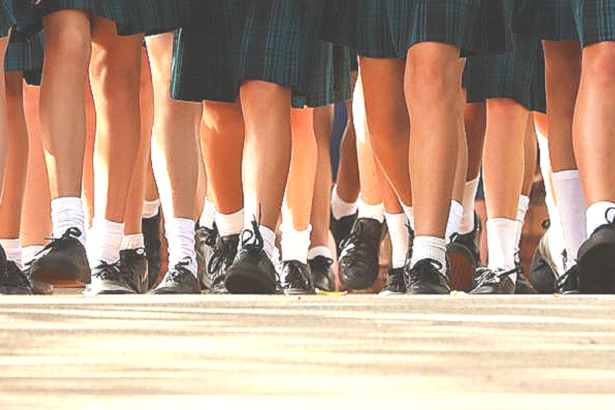 Scuola scozzese, alunni e insegti maschi indossano gonne: "Sosteniamo l'identità di genere" 6