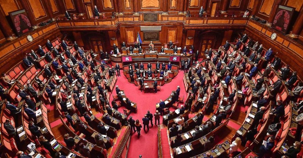 Crisi di Governo, per Conte 156 sì. Il Senato vota la fiducia all'esecutivo 3 crisi di governo