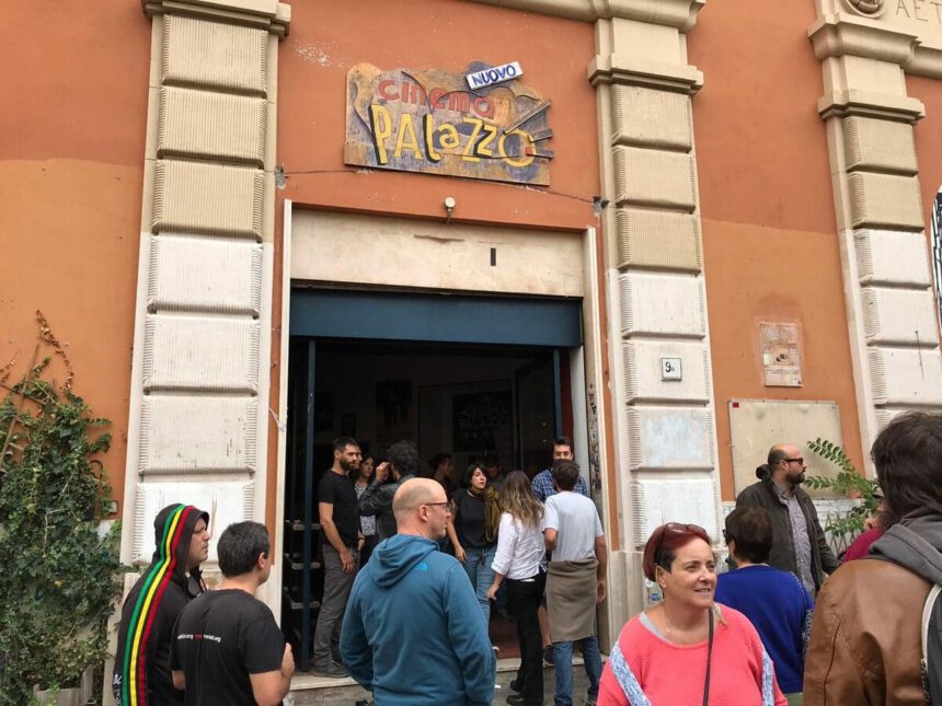 Roma, partono gli sgomberi. Nel mirino Forza Nuova, ma anche Nuovo Cinema Palazzo 2 Roma, partono gli sgomberi. Nel mirino Forza Nuova, ma anche Nuovo Cinema Palazzo 1