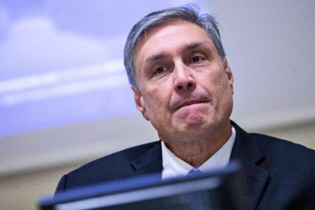 Silvestri smonta le bufale su Omicron: "Basta panico, per i vaccinati è come un'influenza" 11